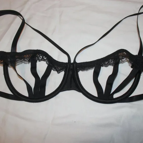 Victoria's Secret Very Sexy Caged Bra - Picture 10 of 13